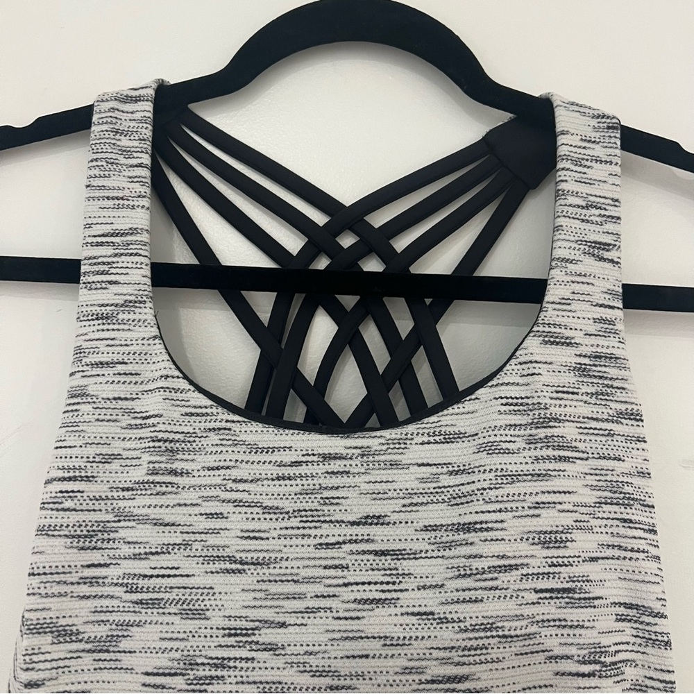 NWOT Lululemon Built in Bra Top - Picture 3 of 9